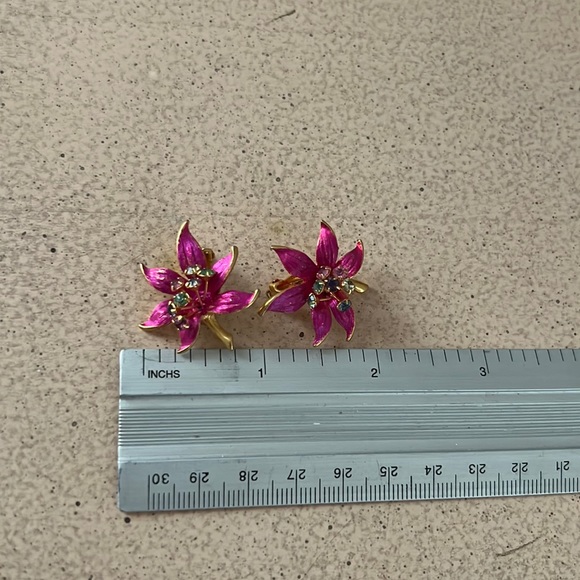 🌺✨Vintage Floral Pink and Gold clip-on Earrings✨🌺 - Picture 3 of 3